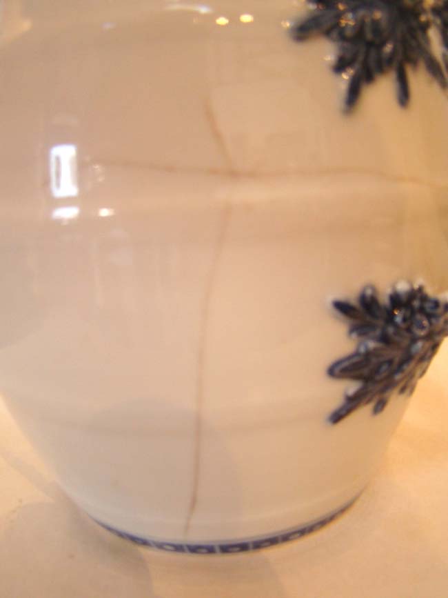 A late 18th century Chinese Export Porcelain Cider Jug with condition issues — image 5
